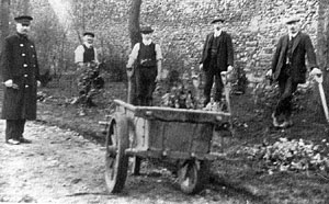 Gardeners in early 20th century, with ties and caps. Picture from Basham, 1999